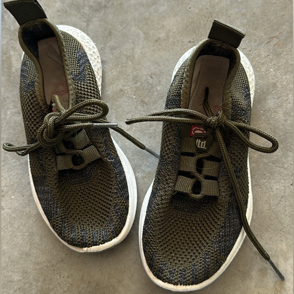 Ecko Unlimited Kids Sneakers - Olive and White